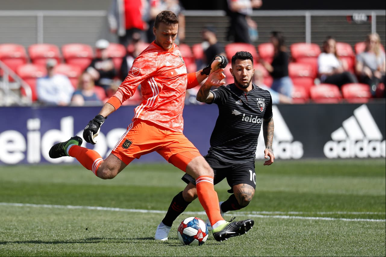 Un juego bastante tranquilo tuvo Los Angeles FC con su arquero Tyler Miller (izquierda) en el triunfo como visitante por 4-0 sobre D.C. United en la Semana 5 de la MLS.