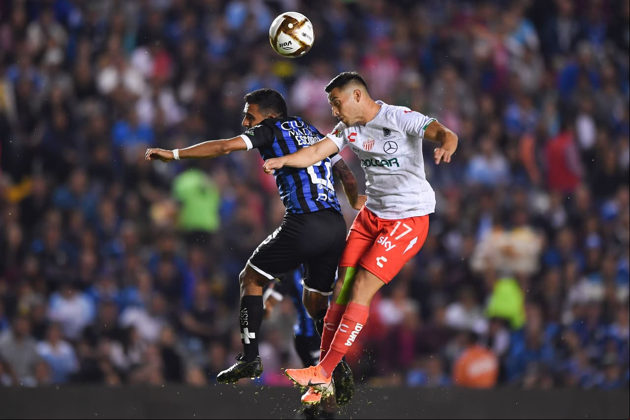 Necaxa aprovechó la superioridad numérica y repitió dosis con triunfo 2-3 (2-6 global) ante Gallos Blancos.
