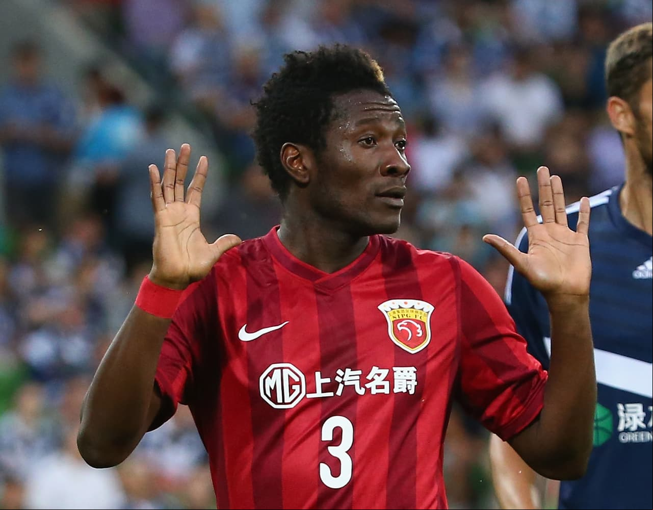 Asamoha Gyan, figura del equipo de Ghana, llegó a sus 30 años al Shanghai East Asia.