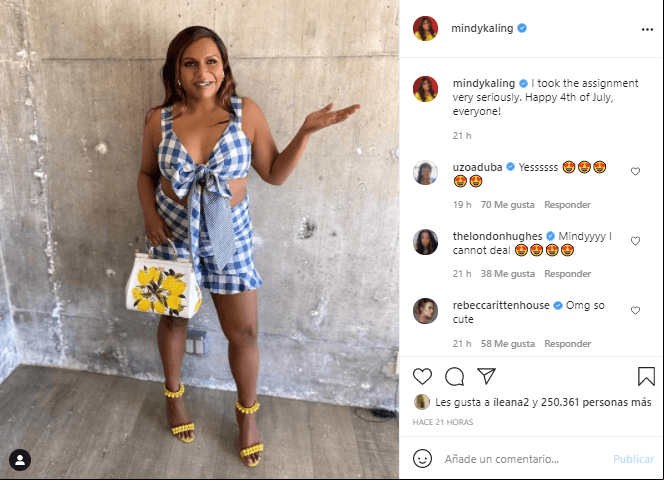 Mindy Kaling combinó un super outfit para celebrar la Independencia de Estados Unidos.