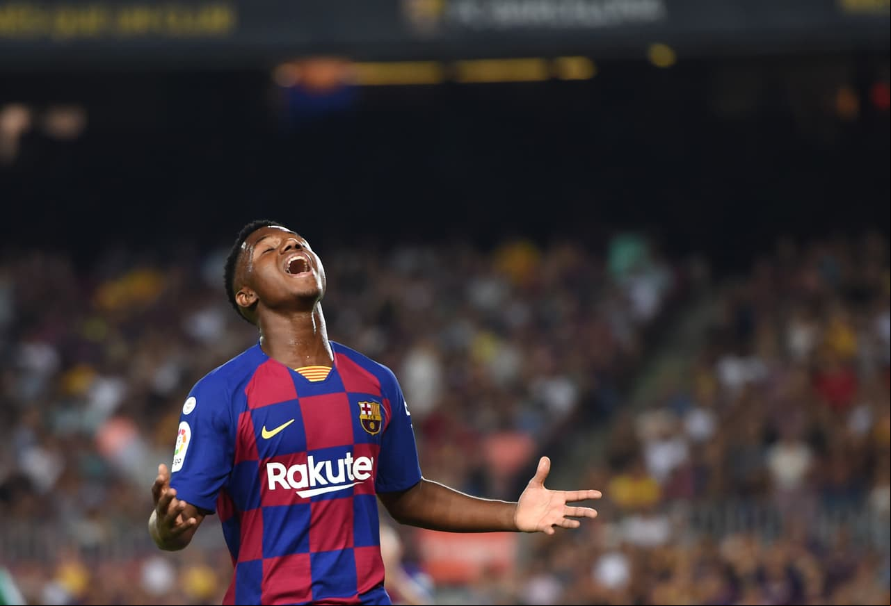 Ansu Fati con tan solo 16 años, se convirtió en el segundo futbolista más joven en debutar en las filas del Barcelona.