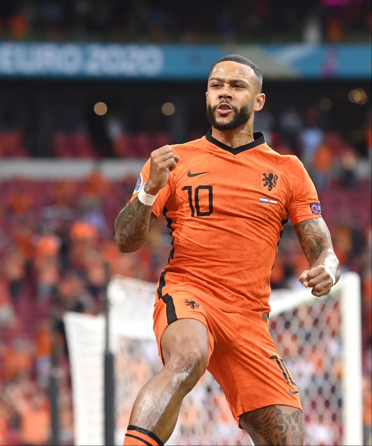 Holanda consigue una cómoda victoria ante Austria 2-0 nen el Grupo C de la Euro 2020. Los goles fueron por parte de Memphis Depay (11') y Denzel Dumfries (67') y es así cómo la 'Naranja Mecánica' obtiene su clasificación a Octavos. Los austriacos acumulan una victoria y una derrota.