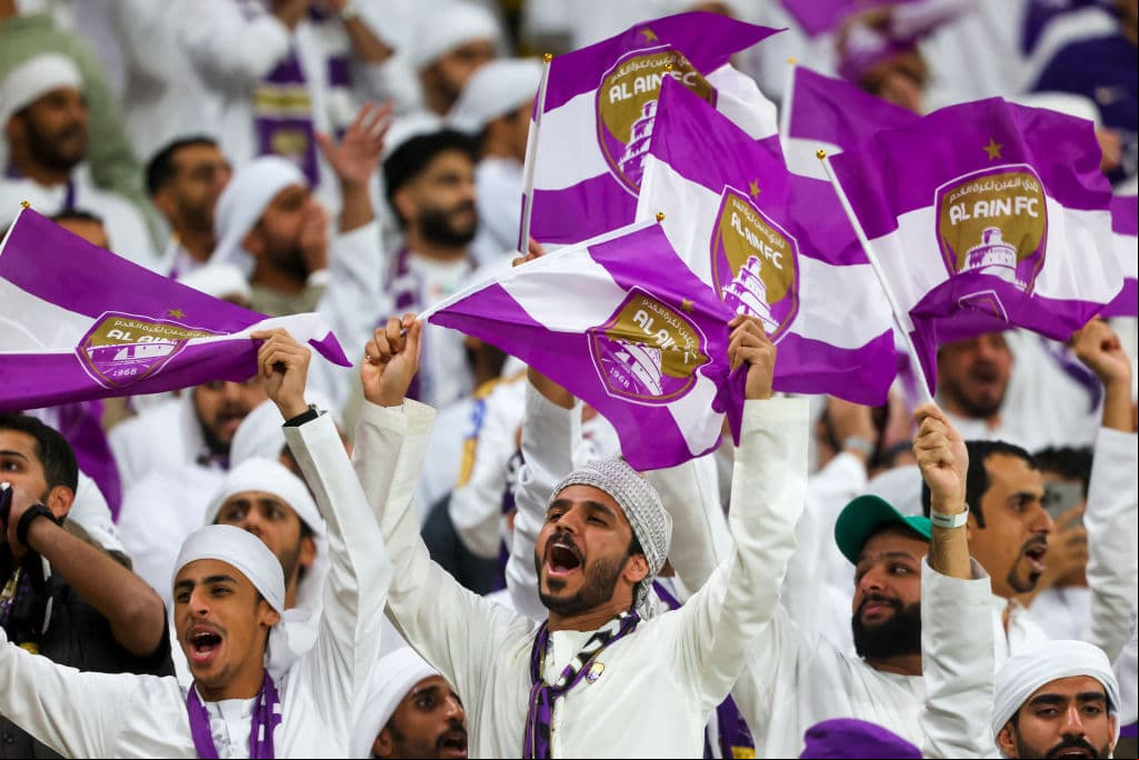 Arabia Saudita reduce penas contra 7 hinchas que entonaron cánticos folclóricos en partido