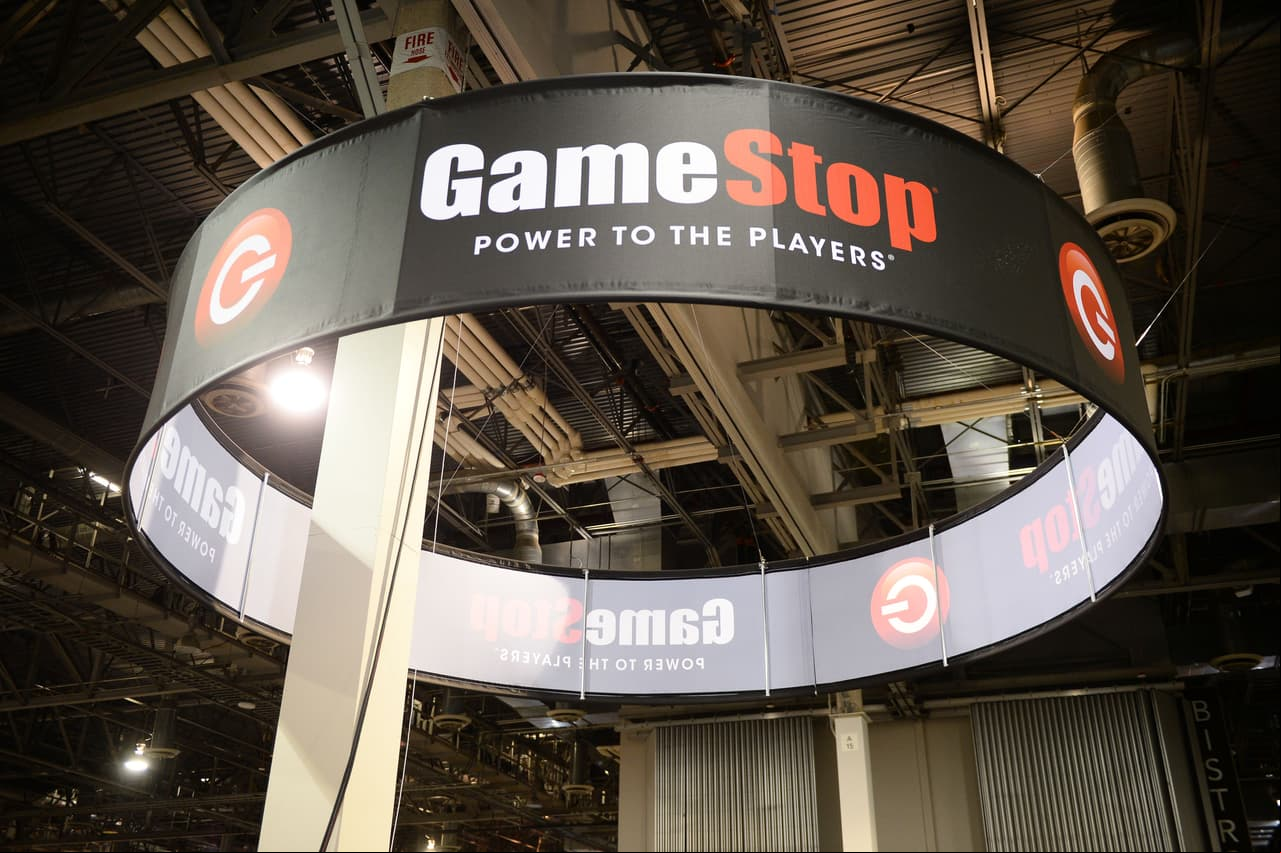 <b>GameStop: </b>La empresa 
<a href="http://news.gamestop.com/news-releases/news-release-details/gamestop-reports-first-quarter-results" target="_blank">anunció</a> el cierre de al menos 35 tiendas para suplir las pérdidas generadas por el 
<a href="https://tudn.sitiodesbloquea.com/_next/image?url=https://st1.uvnimg.com/ea/c4/dd19fd7b4b87b4b80ad2fc0721a3/ap-836150160031.jpg&w=1280&q=75 1280w