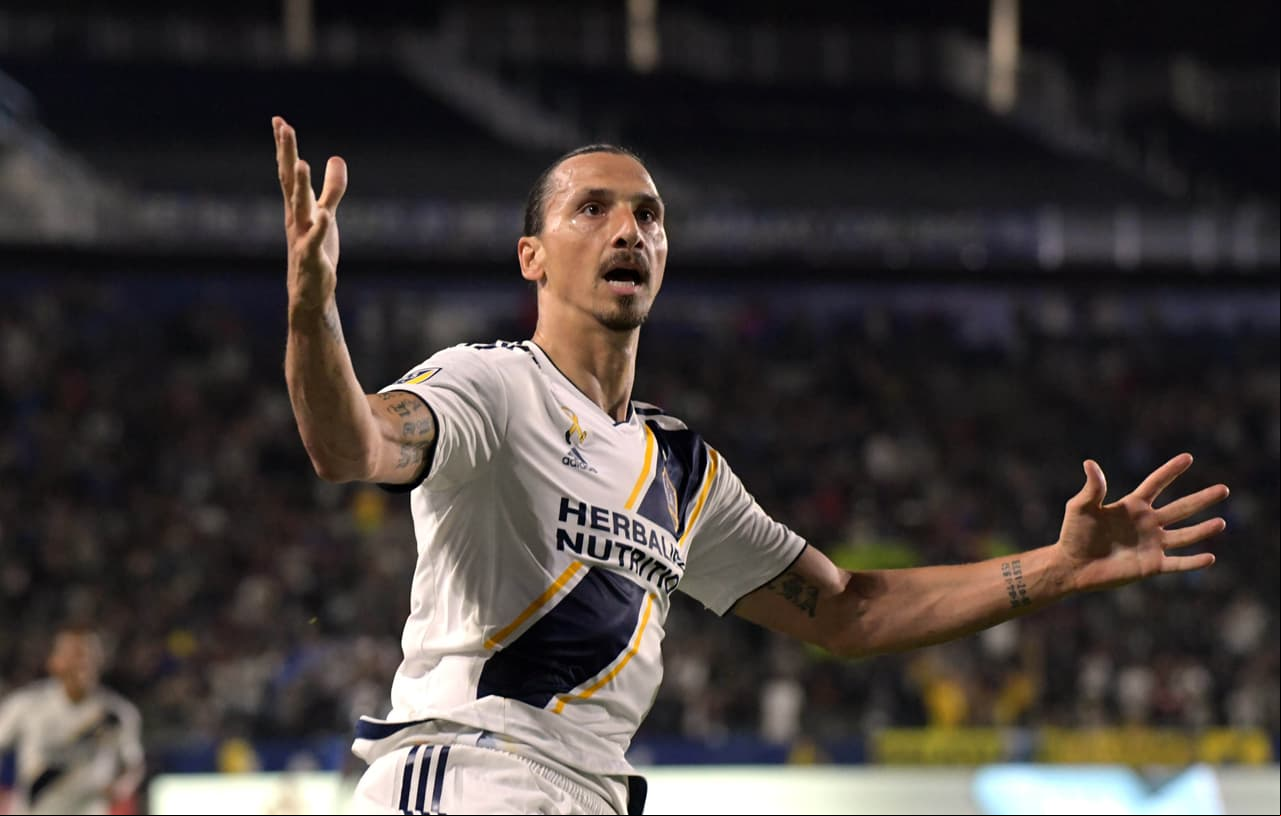 Zlatan explica por qué le cedió el penal a Alessandrini: "No vine a hacer un show de un solo hombre"