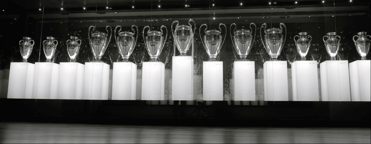 Así luce la sala de la Champions League, con las 13 copas del más ganador de Europa.