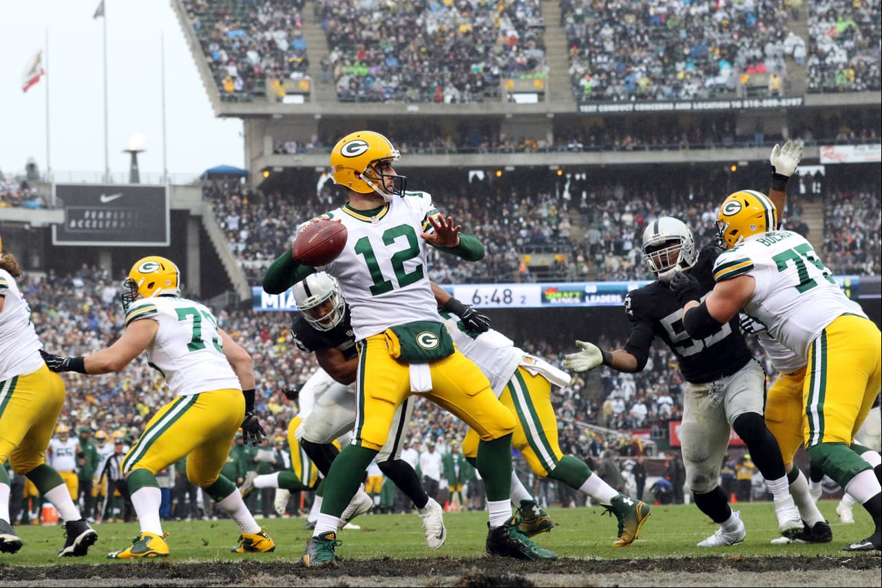 Los Green Bay Packers vencieron 30 - 20 a los Oakland Raiders para avanzar a la postemporada, los Raiders están eliminados.