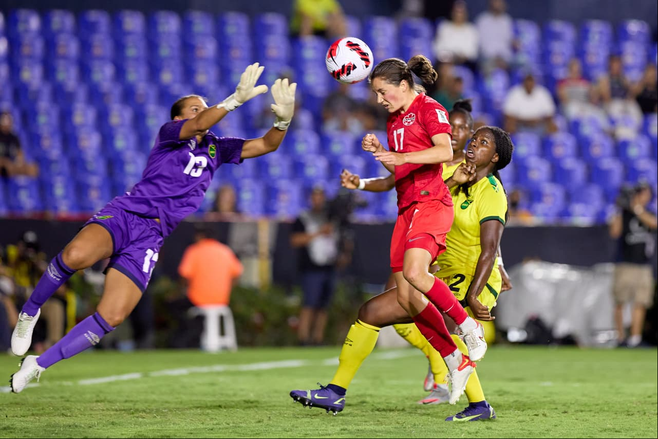 Con goles de Jessie Fleming al 18’, Allysha Chapman al 64’ y Adriana León al 76’, la selección femenil de Canadá goleó a Jamaica para avanzar a la Final del Premundial de Concacaf, donde buscará su boleto a los Juegos Olímpicos ante el Team USA.