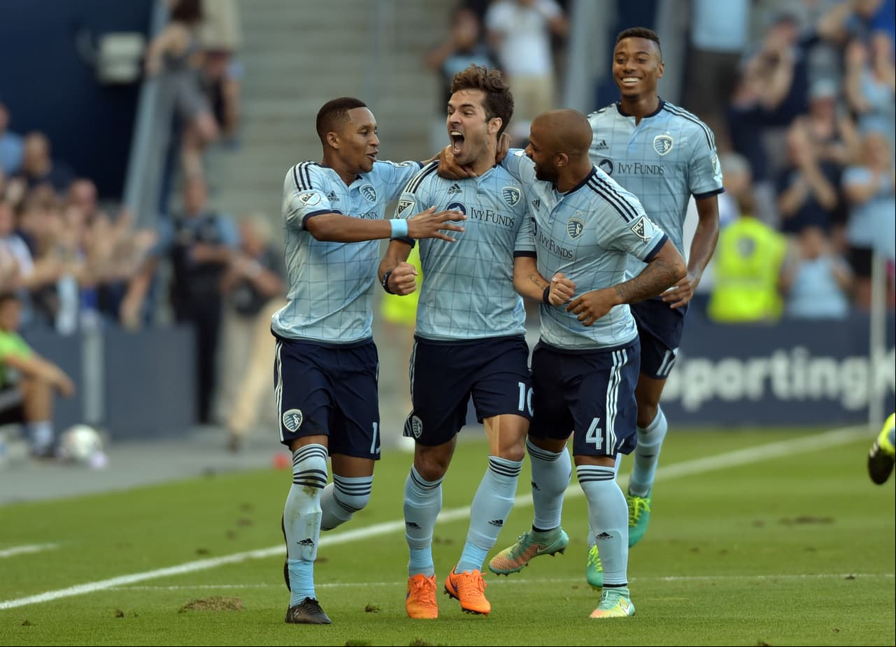 Benny Feilhaber celebra eufóricamente el gol que abrió el marcador