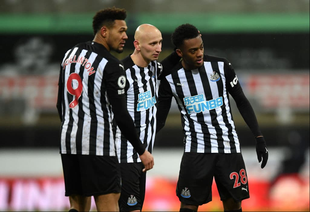 Newcastle venció en casa 3-2 al Southampton. Los locales llegaron a 25 puntos, mientras que Southampton se quedó con 29.