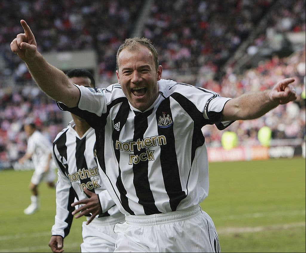 <b>7 – Alan Shearer</b> – Aunque no posee muchos títulos como los demás en la lista, el delantero inglés consguió su lugar a base de goles ya que la leyenda del New Castle es el máximo anotador en la historia de la Premier League con 260 tantos. En su paso por el Blackburn Rovers, el inglés logró conquistar su único título en Inglaterra al ganar la Premier en 1995.