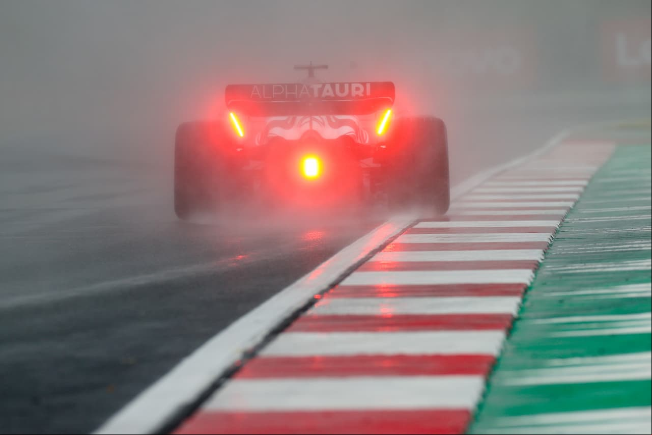 George Russel arrebató de último momento la pole position en el GP de Hungría a Carlos Sainz; el mexicano Checo Pérez tuvo un mal resultado y saldrá en el lugar 11.