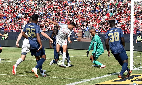 A razí de la anotación del Liverpool la reacción del United fue inmediata y encontraron el gol tres minutos más tarde.