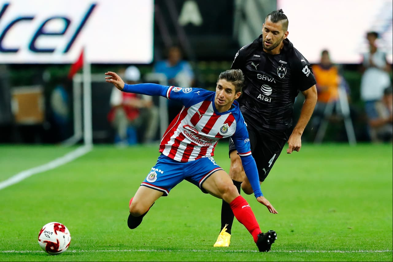 Chivas estaría a media tabla con sus 41 puntos y a 13 de los líderes en la novena posición. Prácticamente pensando en otra campaña porque requerirían que albiverdes y esmeraldas hicieran 8 puntos o menos con 21 puntos en disputa.