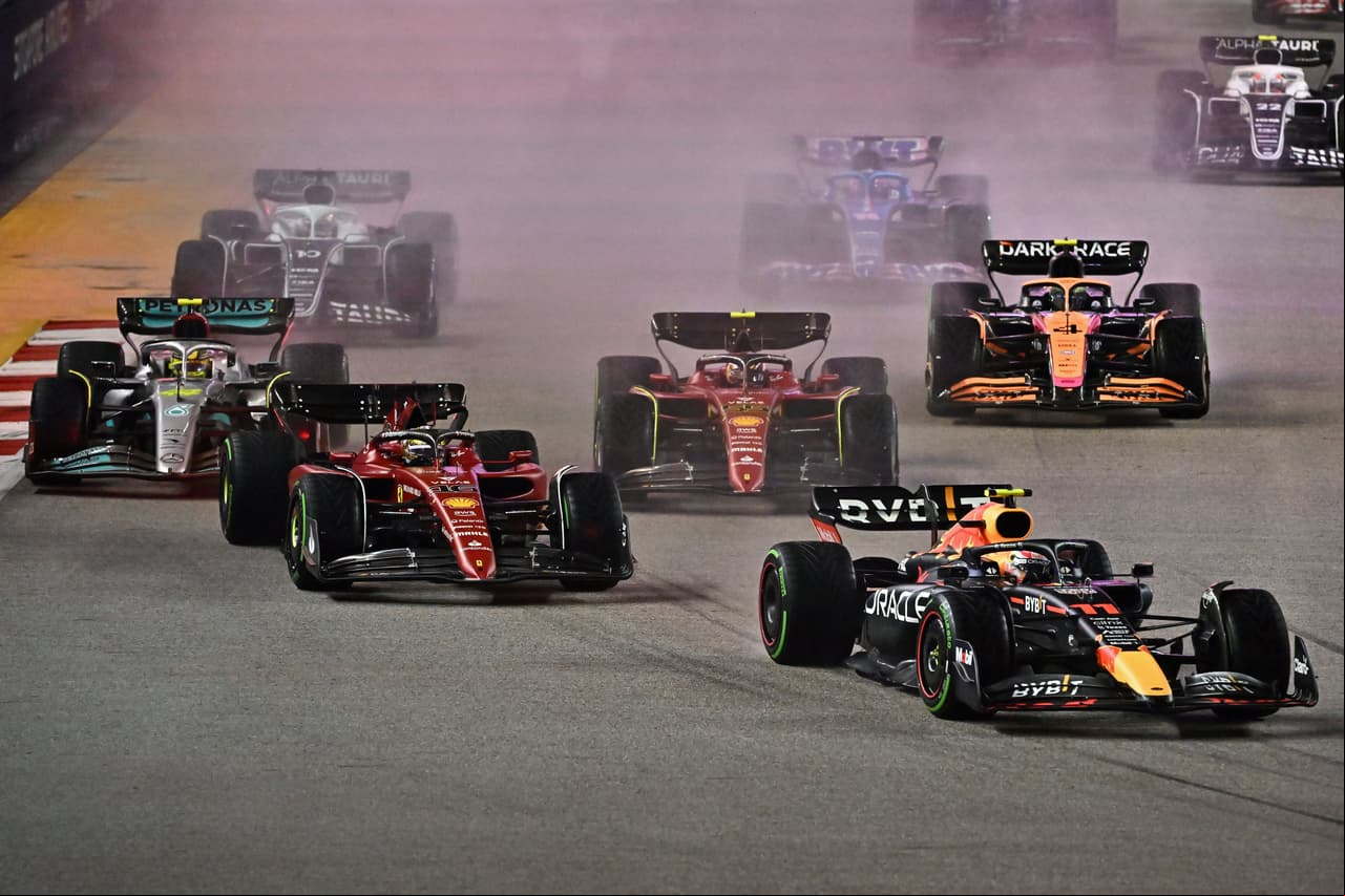 GP de SingLeclerc y Sainz sufrían ante el mexicano que lideraba por un buen rato la carrera. 
<br>