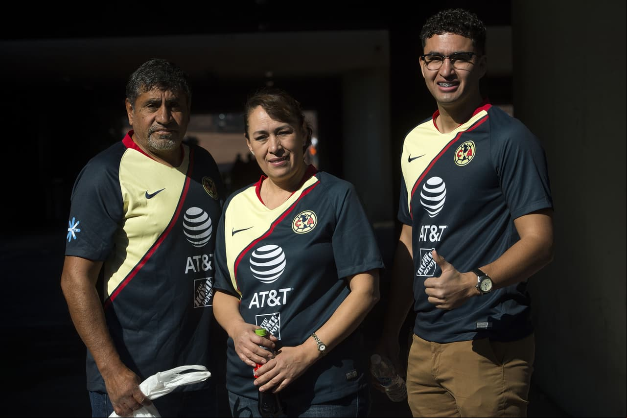 Los fanáticos de Pumas UNAM y América llegaron al estadio de Ciudad Universitaria con su colorido y alegría para una nueva edición del Clásico Capitalino en la Jornada 7 del Clausura 2019 en la Liga MX.