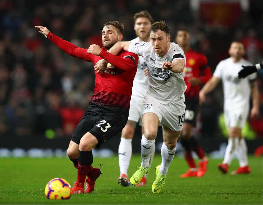 En el comienzo de la segunda mitad el Burnley fue el equipo que tomó la iniciativa, haciendo parecer al Manchester United un equipo adormilado.