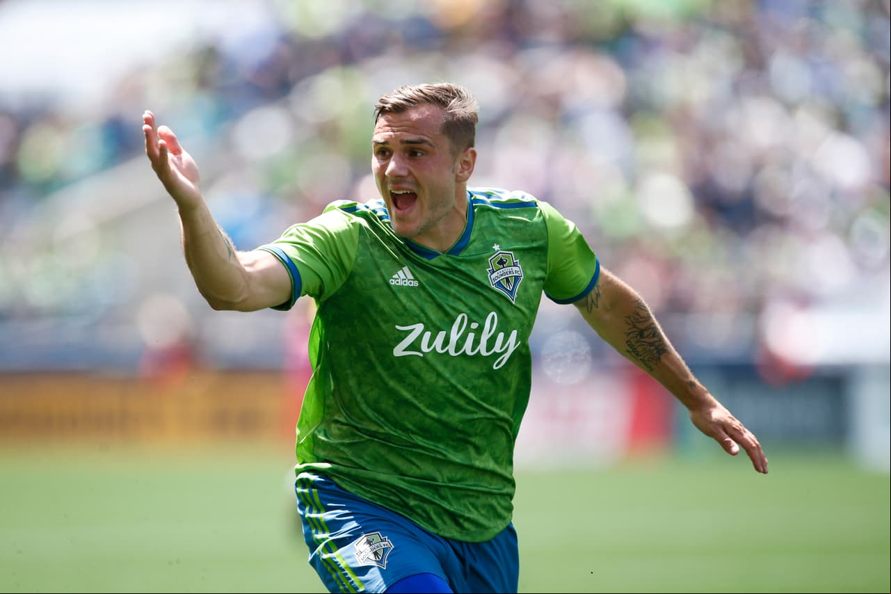 Seattle Sounders recuperó la segunda plaza de la Conferencia Oeste en el 4-2 frente a Red Bulls. El estadounidense marcó en una ocasión y sirvió una asistencia para el conjunto esmeralda.