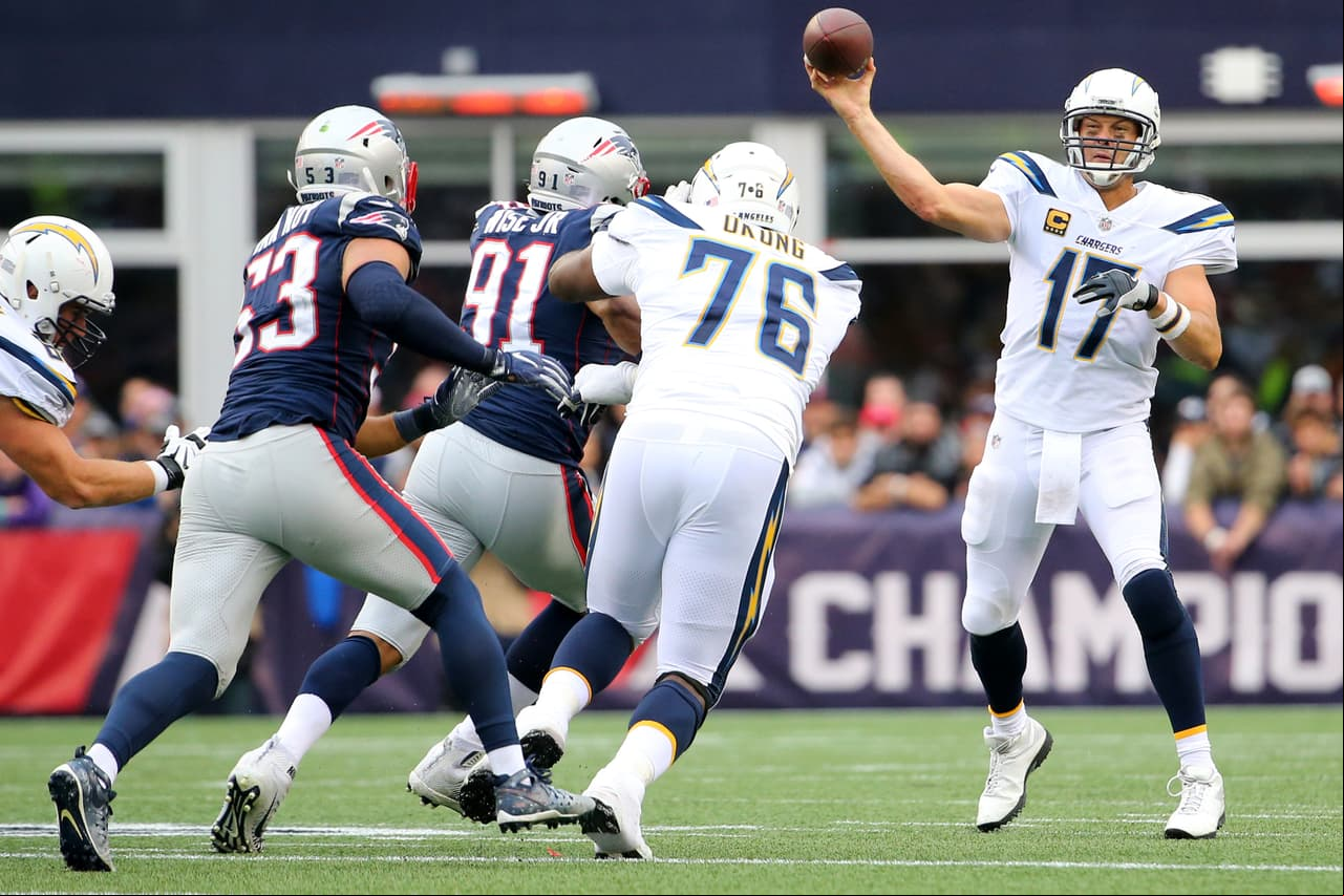 Semana 8: No lucieron como acostumbran, pero hicieron lo suficiente para derrotar a los Chargers de Philip Rivers.