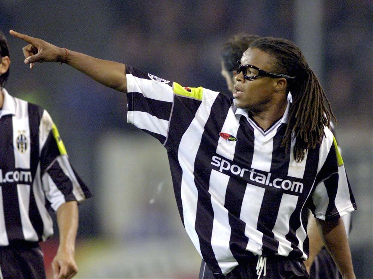 Aunque no apareció con anteojos y los colores de su club distaban, fue claro por el nombre del equipo Piamonte que hacía referencia a la zona donde se ubicaba Juventus, equipo de Davids en esos años.