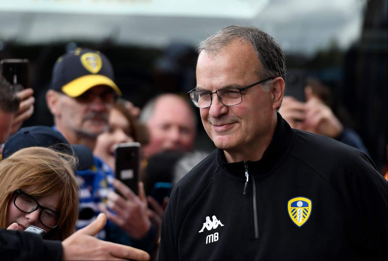 Bielsa está en la actualidad como director técnico de Leeds United en la Segunda División de Inglaterra.