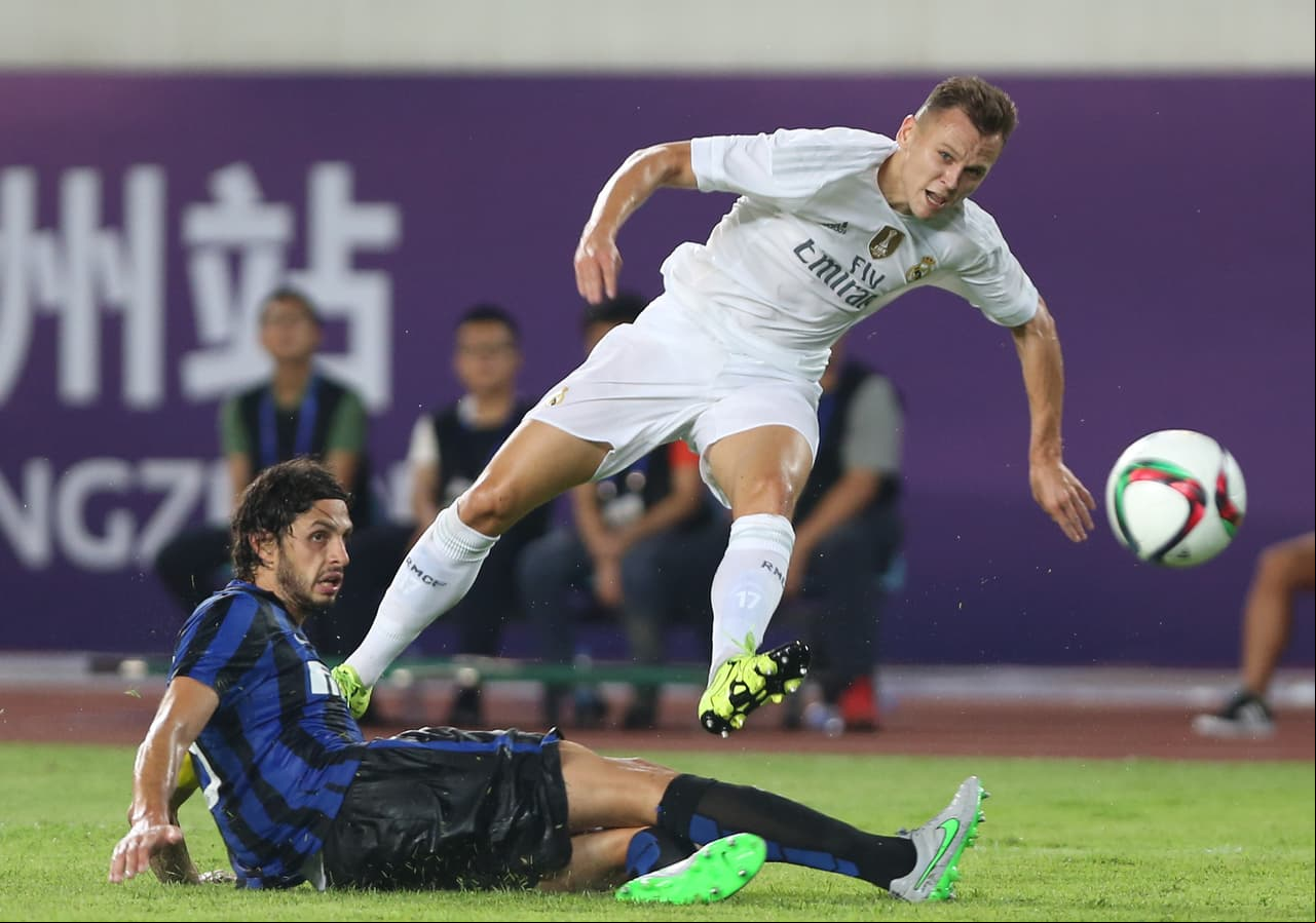 El mediocampista Denis Cheryshev que recién acaba de unirse al Real Madrid, tras jugar el año pasado con el Villarreal, gusta y mucho en Liverpool. Según 'The Sun', el club británico está dispuesto a poner 20 millones de euros sobre la mesa para llevarse al nuevo integrante del mediocampo merengue.