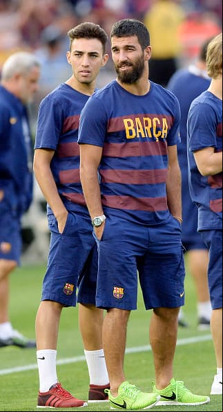 Arda Turan es el gran fichaje del Barcelona para encarar la nueva temporada 2015-16. El futbolista turco dejó al Atlético de Madrid de quien era símbolo para buscar nuevos retos en uno de los mejores equipos del mundo que año tras año pelea por todos los títulos posibles.