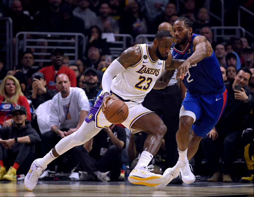Aunque casi siempre anote 10 puntos, LeBron también ha tenido varias noches que no supera las 10 unidades.