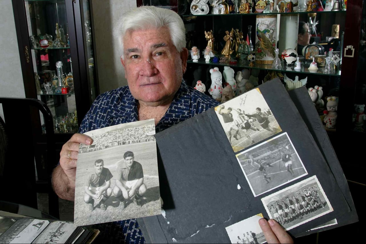 A pesar de que como director técnico también pasó por Guadalajara y América, entre otros, y que nunca jugó con Tigres, sí fue el equipo felino el de sus amores en su paso por México.