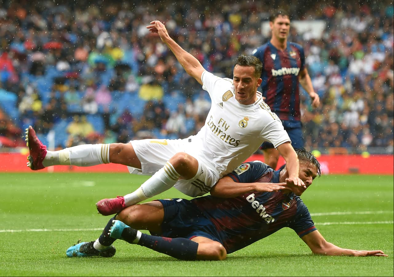 El Real Madrid consumó un gran primer tiempo y vencía 3-0 con doblete de Karim Benzema y uno más de Casemiro pero en la segunda mitad sufrió, recibió goles de Mayoral y Melero, dos ex madridistas, y una atajada de Courtois salvó el posible empate.