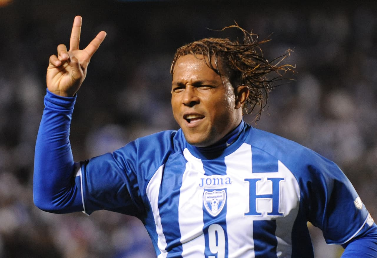 Carlos Pavón clasificó con Honduras a los Mundiales de 2006 y 2010 y con su selección anotó 57 goles en 101 participaciones.
