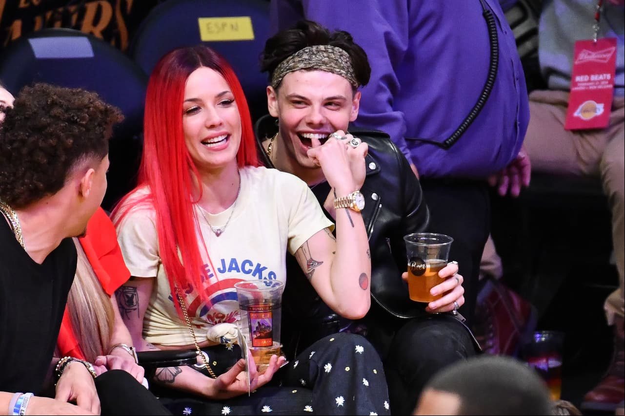 Así como la cantante Halsey y el rockero Yungblud.