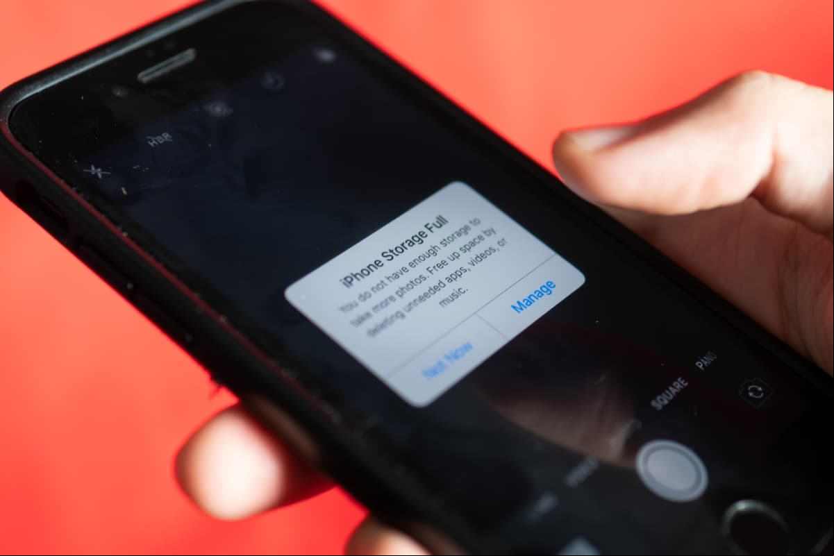 ¿Tu iPhone se quedó sin memoria? 6 trucos para hacer espacio (no todo es borrar fotos)