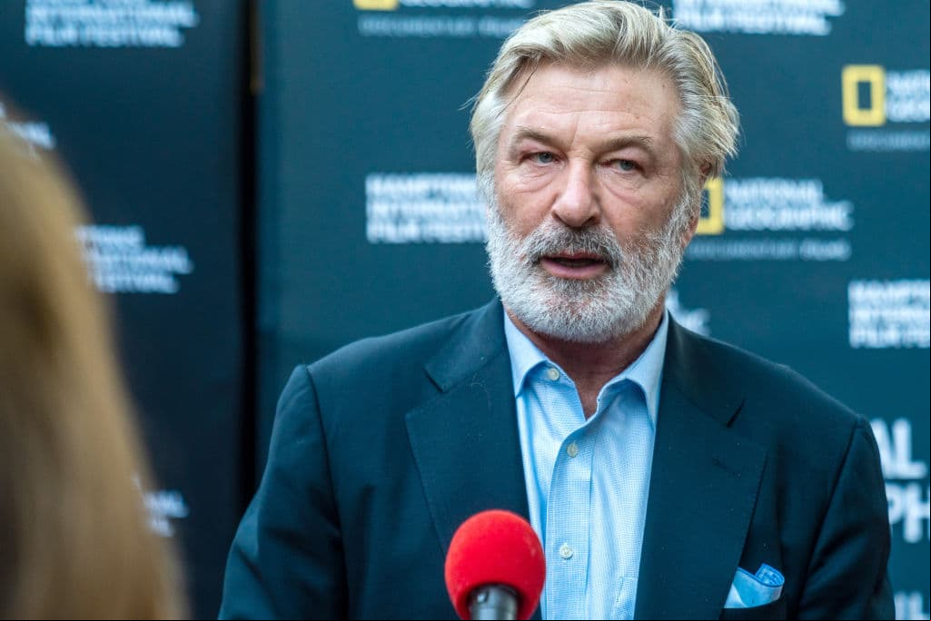 El disparo accidental de Alec Baldwin y 9 tragedias que ocurrieron en películas