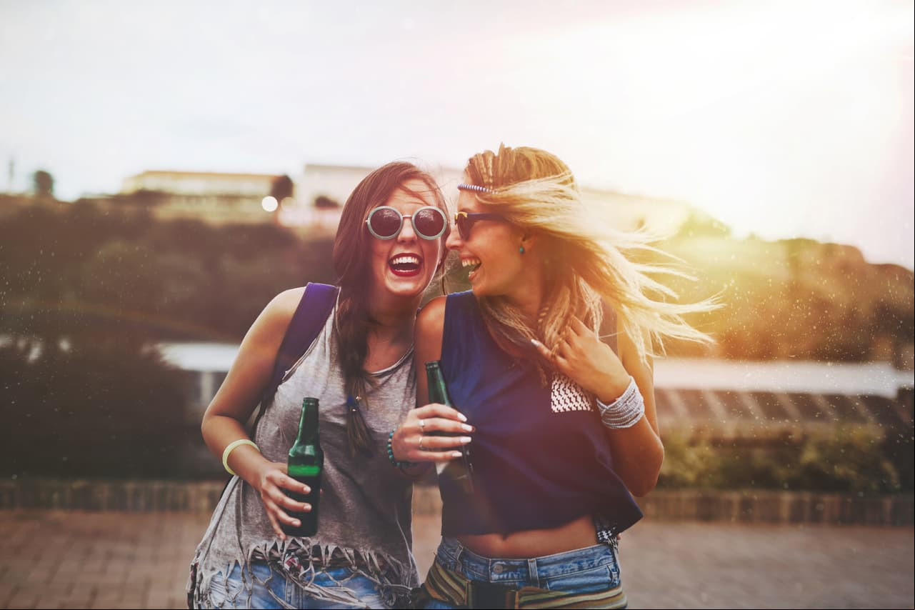 ¿Amas a tu mejor amiga como si fuera tu hermana? Probablemente comparten genes, según la ciencia