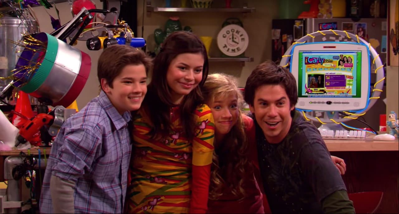 ¿Por qué había tantas escenas de pies en 'iCarly'? La razón es muy oscura