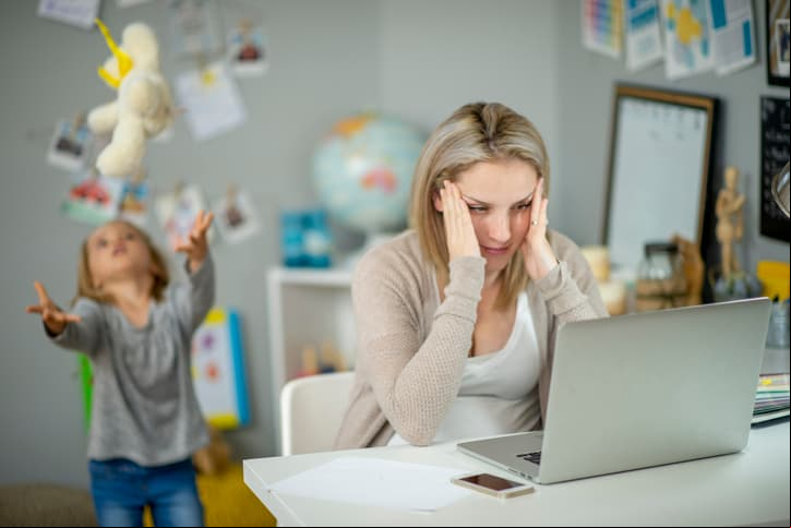 Los hijos no vienen a llenar vacíos: ser padre no te hará más feliz y la ciencia lo demuestra