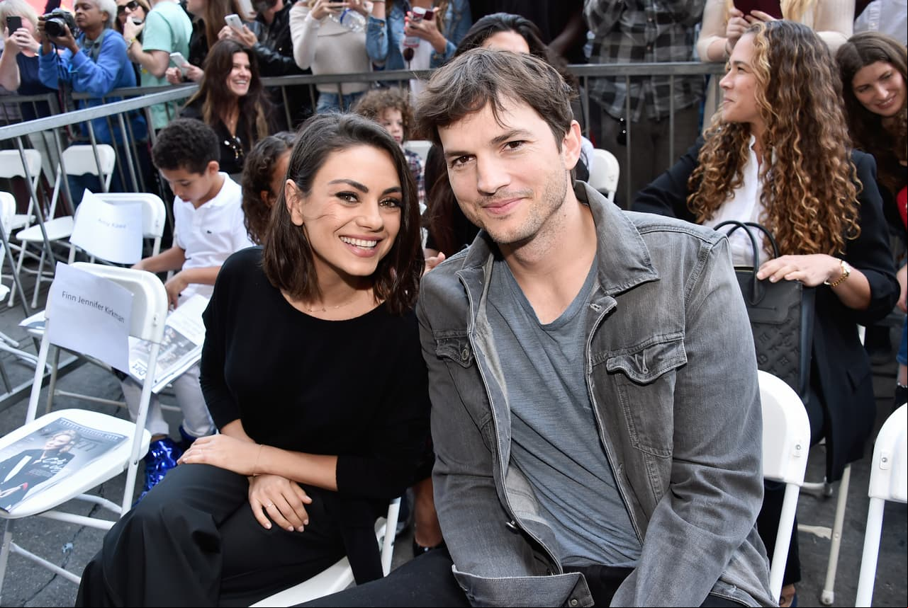 Mila Kunis sólo baña a sus hijos cuando les ve la mugre: expertos explican si está mal su práctica