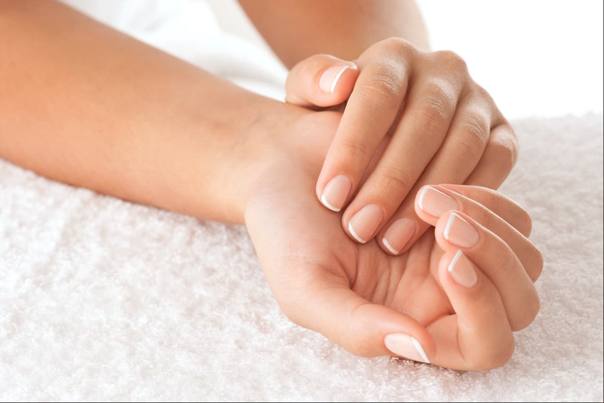 Evita las manchas en las uñas: 4 hábitos para mantenerlas bonitas y saludables